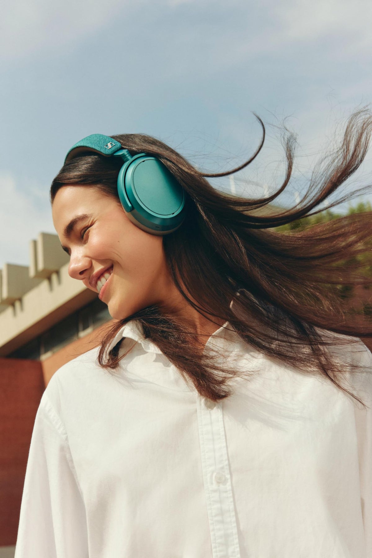 Sennheiser Momentum 4 Wireless Noise Cancelling Headphones - Bluetooth Headset for Crystal-Clear Calls with Adaptive Noise Cancellation, Over-Ear Headphones, 60h Battery Life, Folding Design, Brown